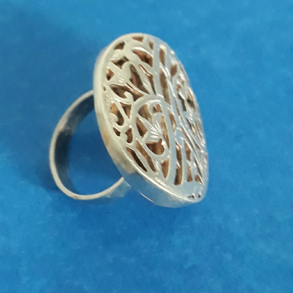 925 SILVER RING. # 7.5